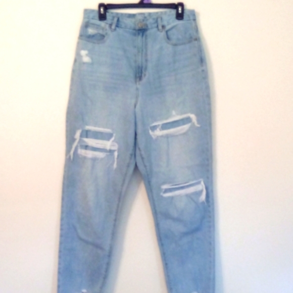 American Eagle Outfitters Denim - American Eagle Curvy Mom Jeans!